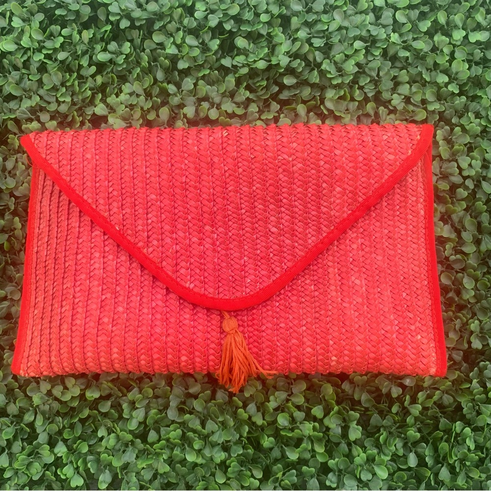 Vintage 80s Express red straw clutch bag purse snap
Closure tassel